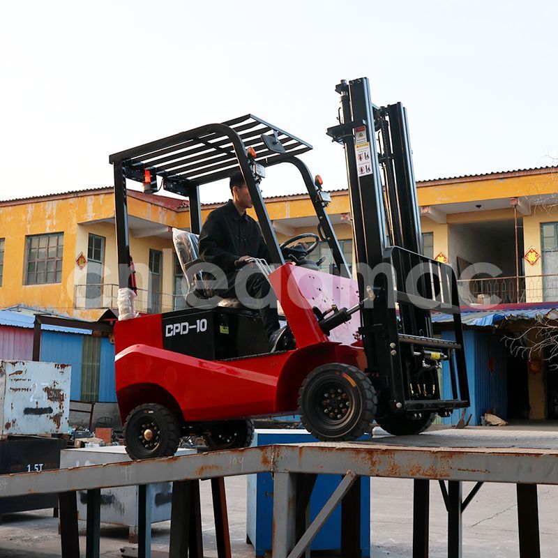 Electric Forklifts vs Diesel Forklifts: Scene Adaptability and Selection Guide