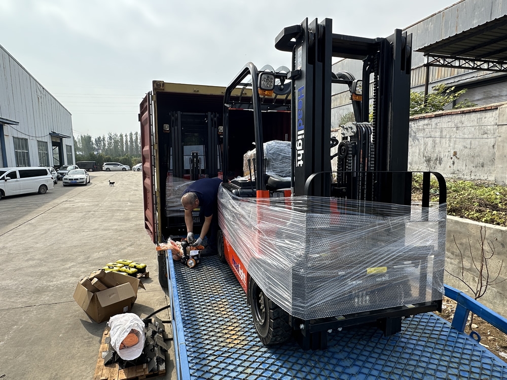 LEAD Electric Forklifts Shipped to the P