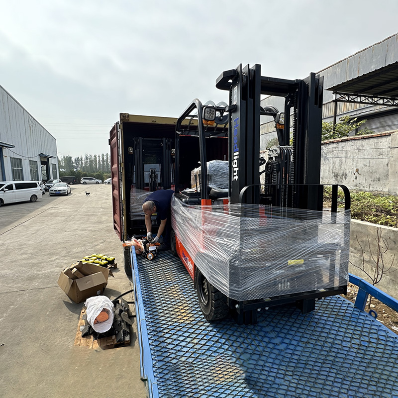 LEAD Electric Forklifts Shipped to the P